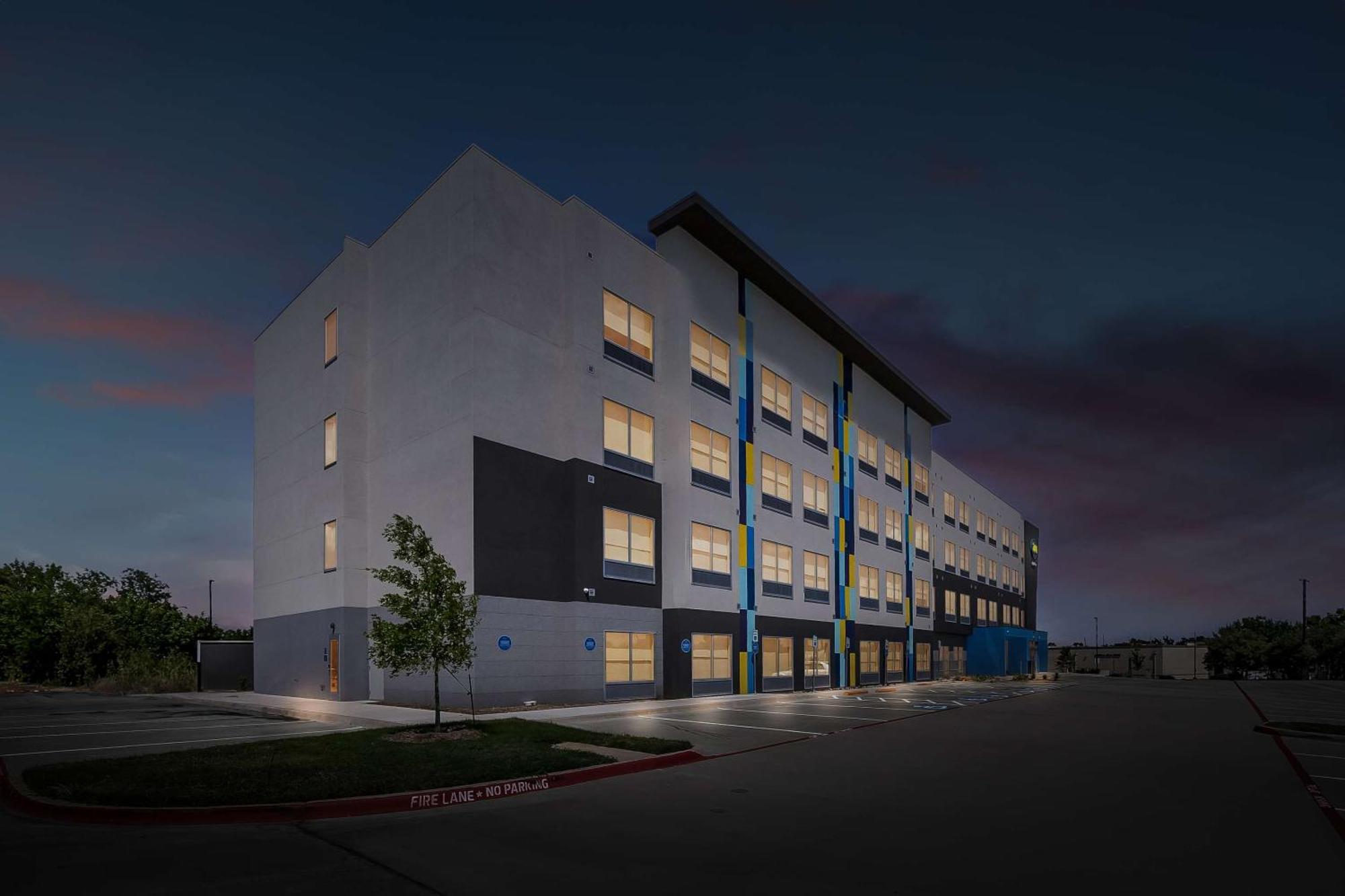 Tru By Hilton Plano Hwy 75 Hotel Exterior photo